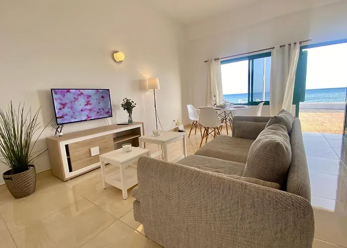 11. Arena Y Mar Playa Honda (Lanzarote)